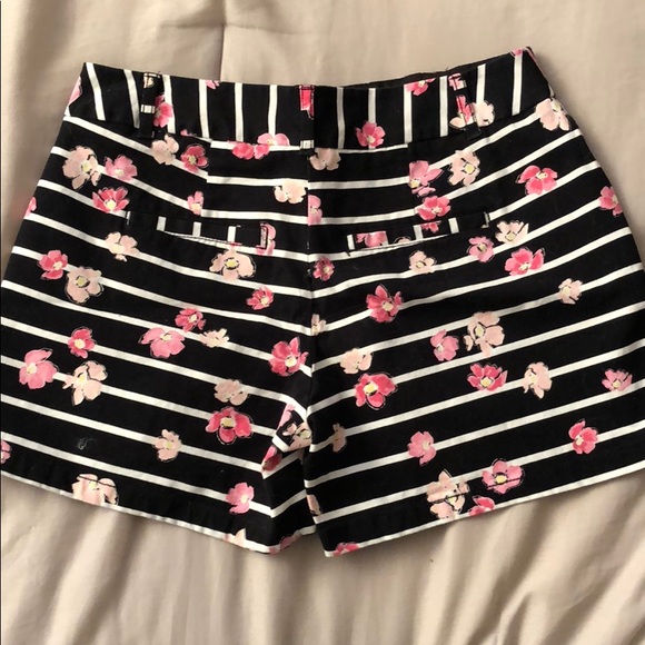 Super cute Elle shorts - Picture 2 of 4